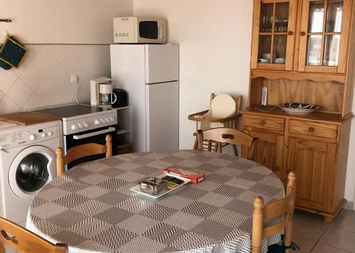 Maison De Pêcheur Face à La Du Plan D'eau